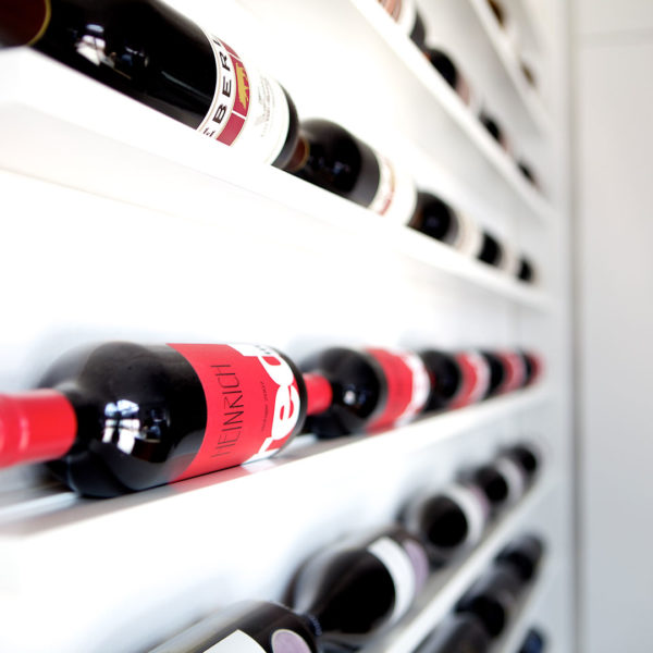 Dekoratives Weinregal