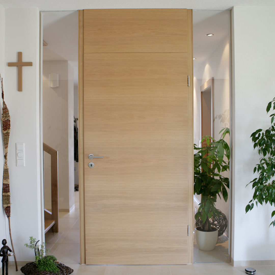 Zimmertüre in Eiche querfurniert und matt lackiert