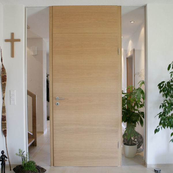 Zimmertüre in Eiche querfurniert und matt lackiert