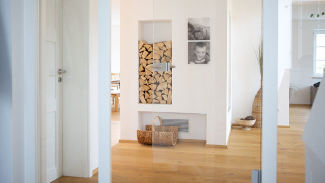 Schöner Windfang mit Glastüre