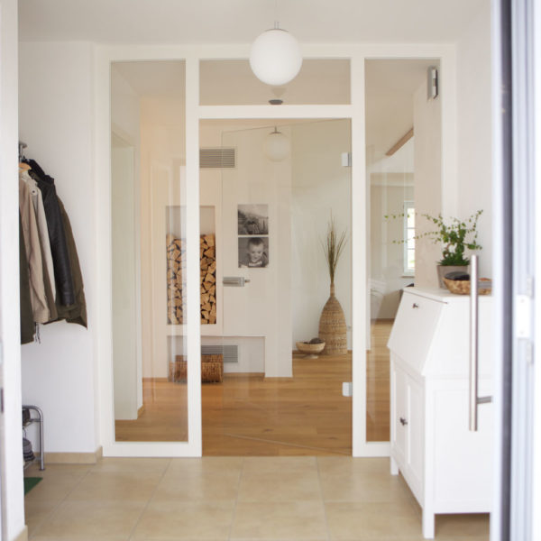 Schöner Windfang mit Glastüre