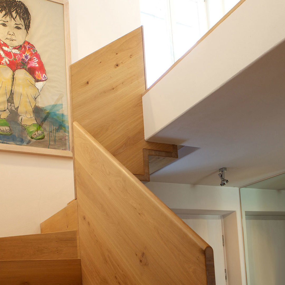 Treppe mit integriertem Schrank