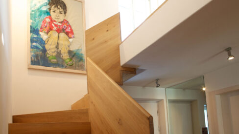 Treppe mit integriertem Schrank